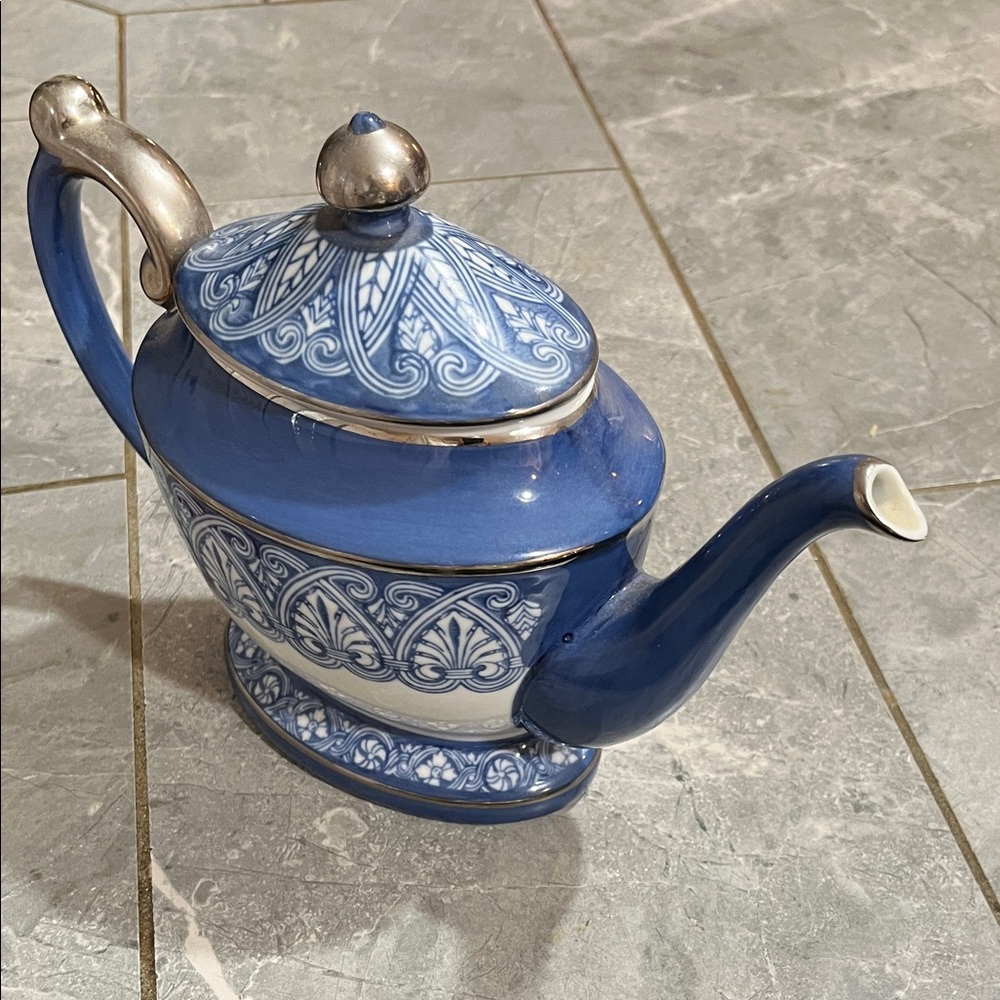 Bombay Blue and White Tea Pot. Ceramic Piece